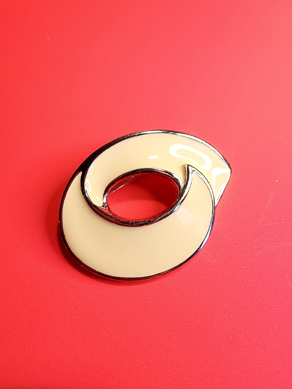 Cream & Silver Enamel Swirl Brooch - Women Jewelry 1970's